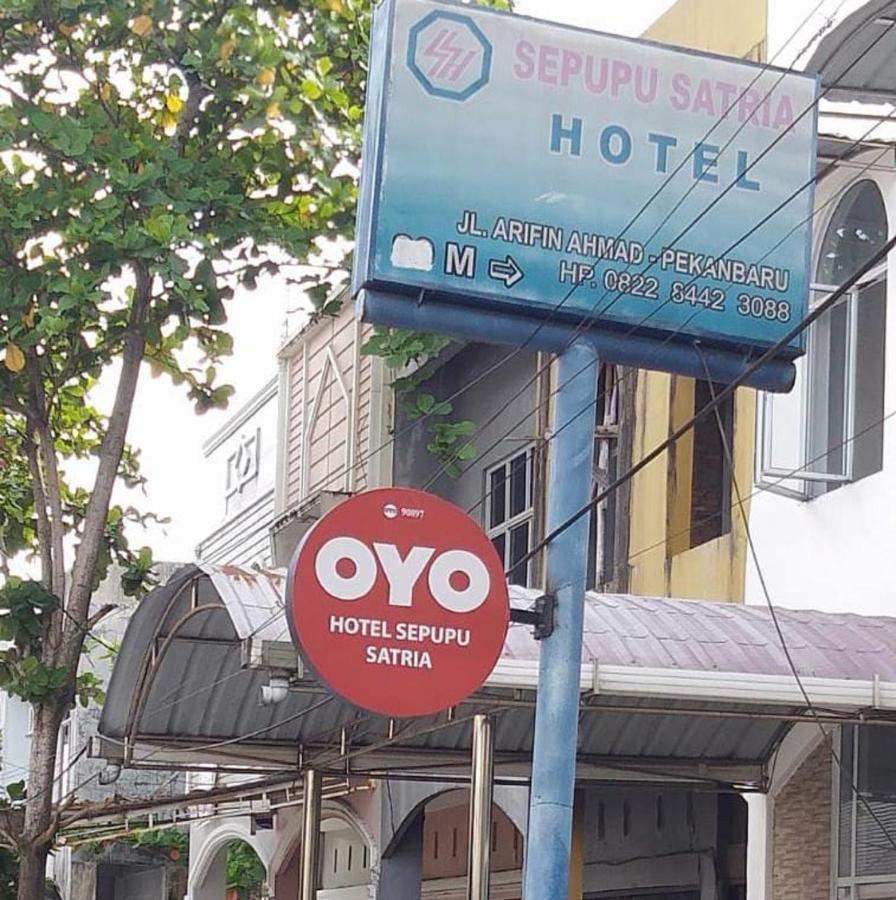 Oyo 90897 Hotel Sepupu Satria Pekanbaru Exterior photo